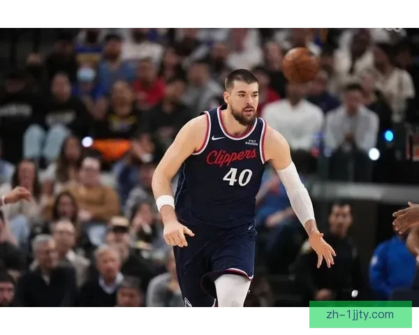 致敬快船华佗队小卡复出24分