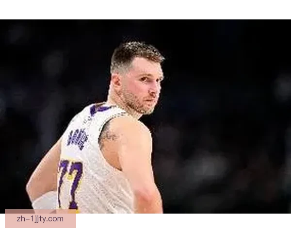 东契奇：滑倒三分是我刻意设计的